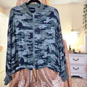 Lightweight ladies zip front jacket